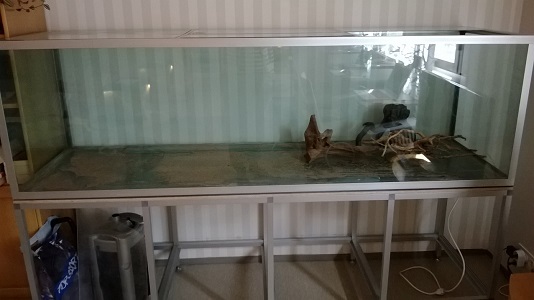 tyhjääää