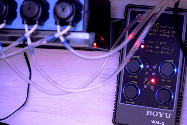 Boyu WM-3 streamikontrolleri. Asetettu kierrättämään 1 pumppua kerrallaan n.5sek intervalleissa.